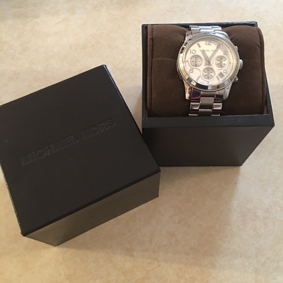 Michael Kors MK5076 Runway Chronograph Watch - Picture 2 of 2